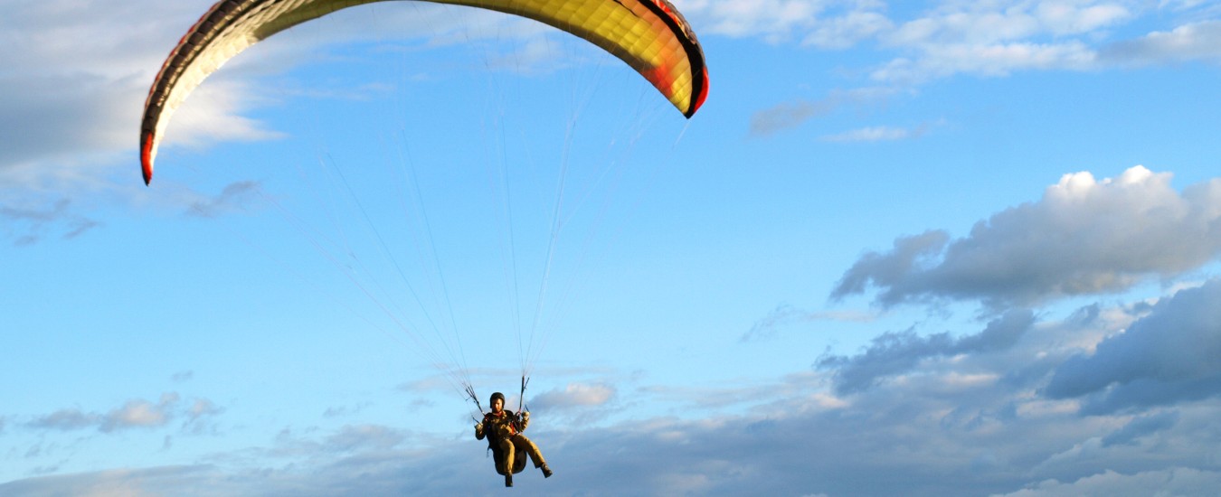 Paragliding at Tungi